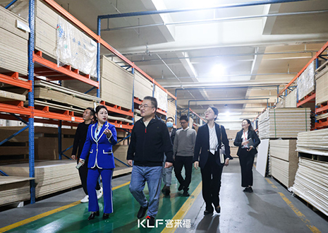 热烈欢迎市经信局领导一行莅临365WMSPORTS参观指导！